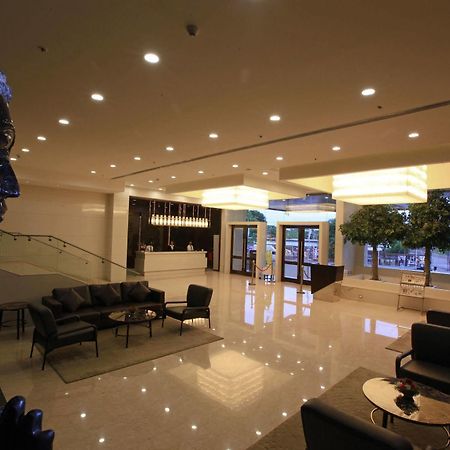Goutham Grand Hotel - Tenali Vijayawāda エクステリア 写真