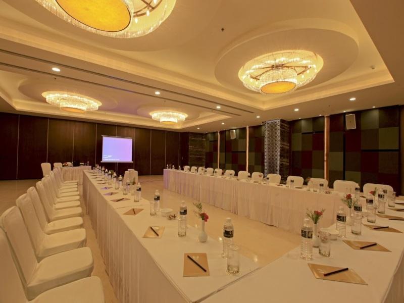 Goutham Grand Hotel - Tenali Vijayawāda エクステリア 写真
