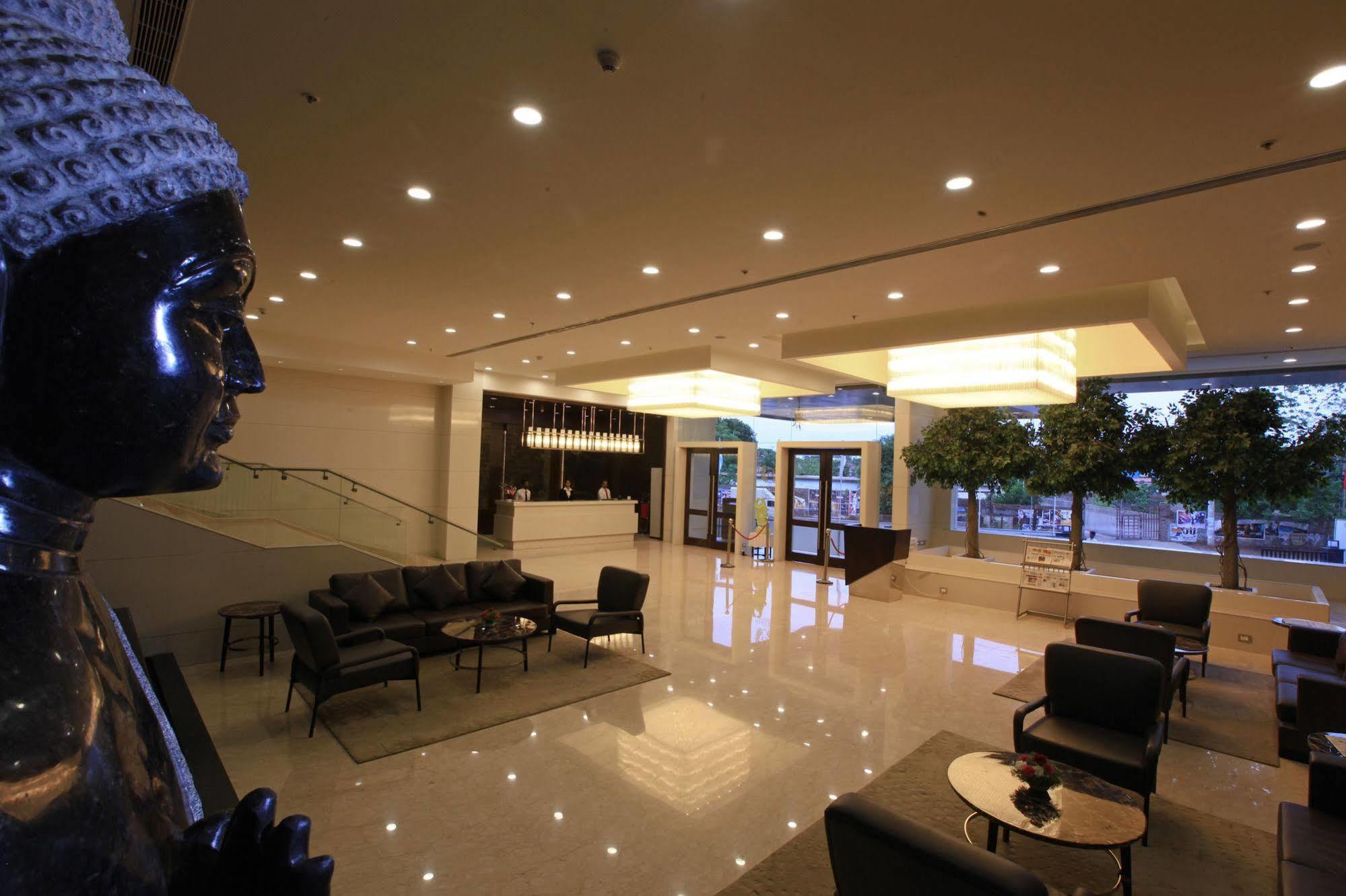 Goutham Grand Hotel - Tenali Vijayawāda エクステリア 写真