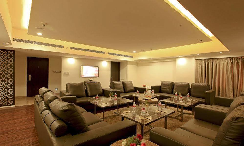 Goutham Grand Hotel - Tenali Vijayawāda エクステリア 写真